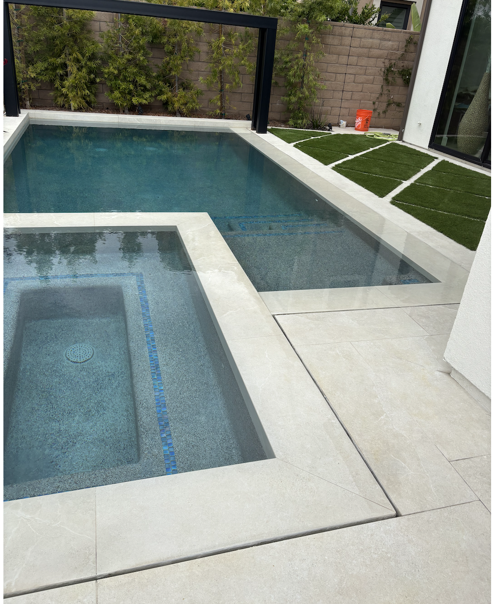 Modern Pool & Spa with Stone Coping